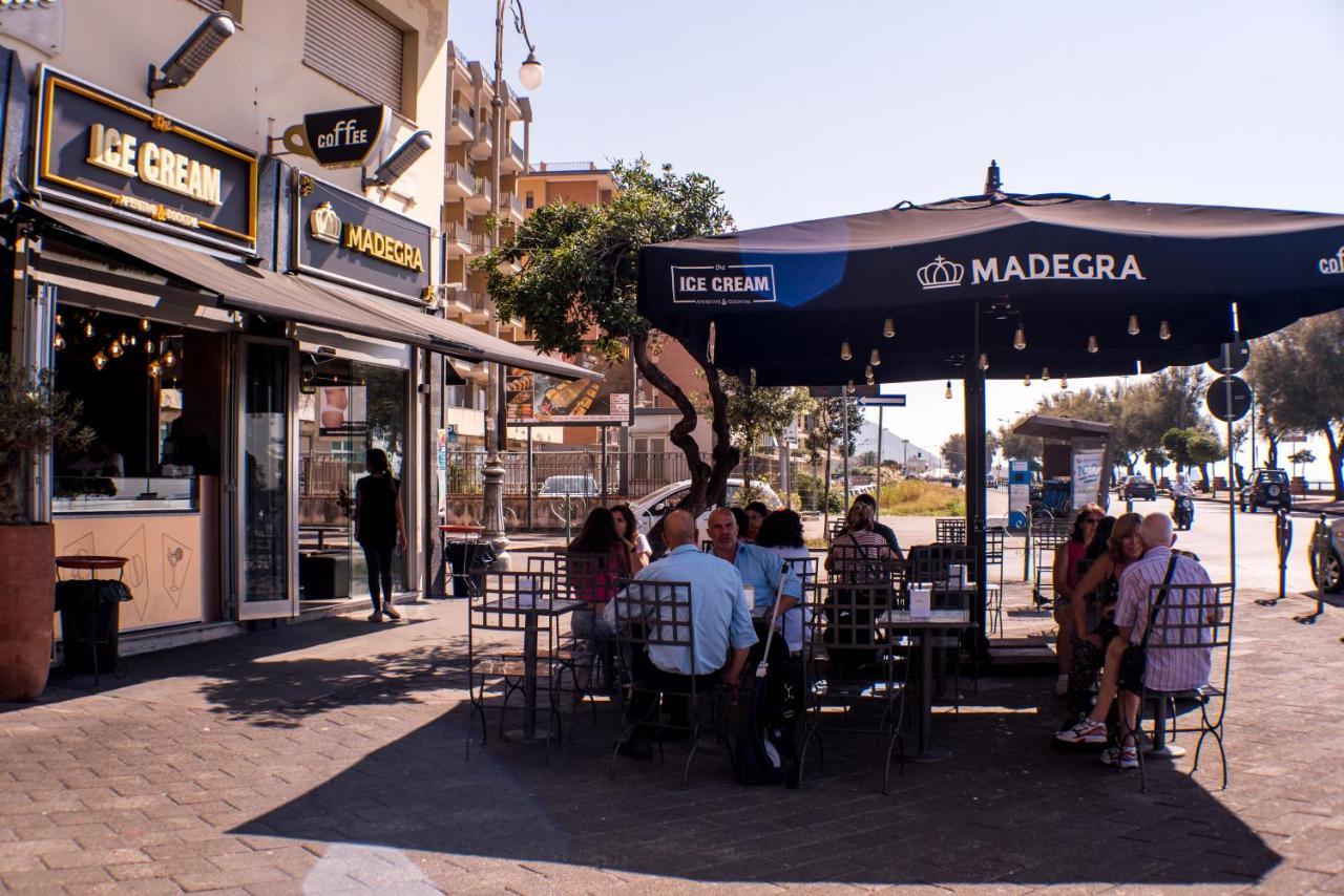 La Madegra Seasuite Salerno Dış mekan fotoğraf